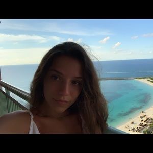 Meet your Posher, Gabriela